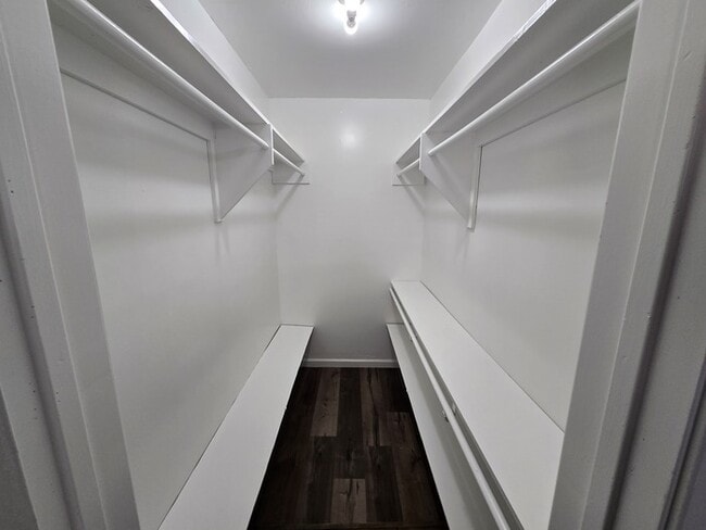 Building Photo - 433 Clearfield Dr