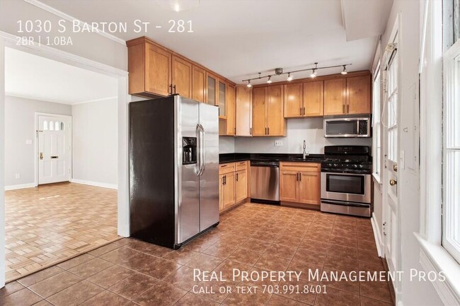 Building Photo - Sunny & Spacious Arlington Village TH- Ste...