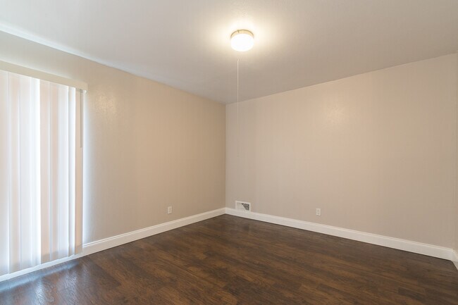 Building Photo - 6912 Clearglen Dr