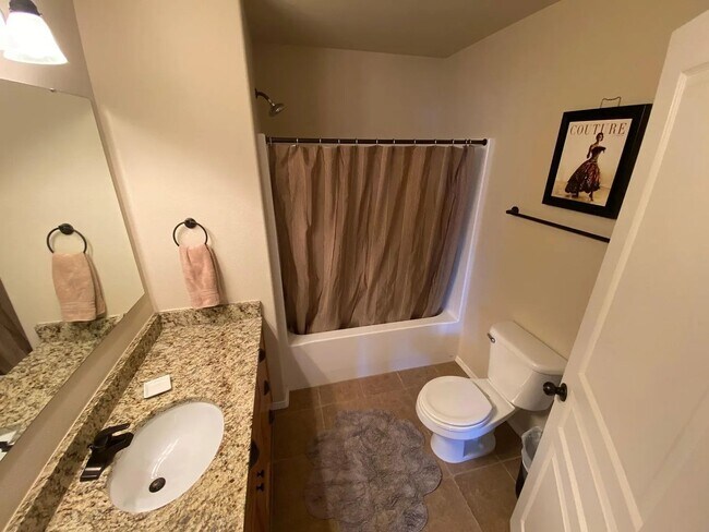 Building Photo - Beautiful home in quiet Pine Tree Village Community neighborhood