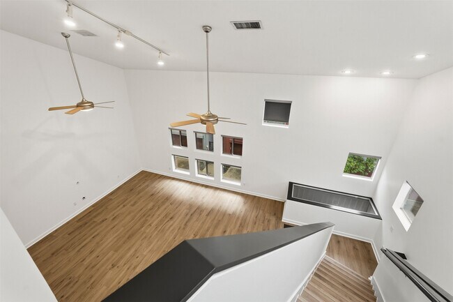 Building Photo - 6121 Gehring St