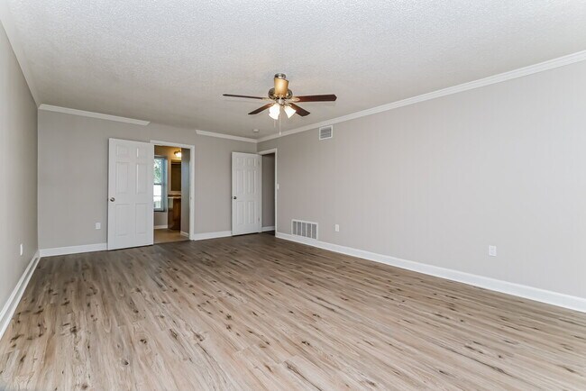 Building Photo - 13933 Oak Forest Blvd N