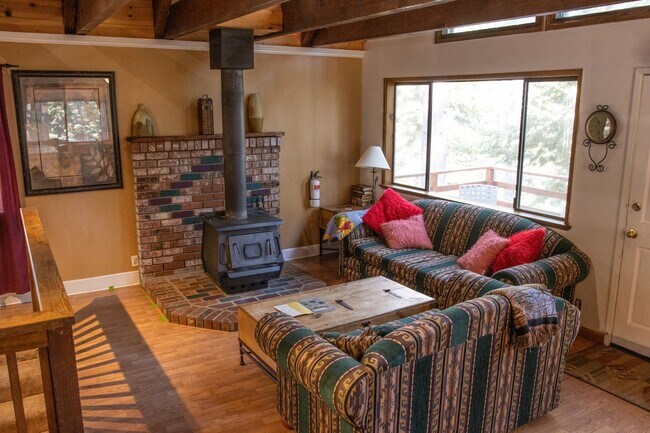 Building Photo - Lovely, quiet neighborhood off North Upper Truckee in S. Lake Tahoe