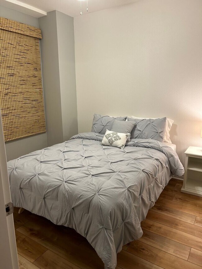 Building Photo - Elevate Your Lifestyle: Luxurious North-Facing Residence with Stunning Courtyard Views