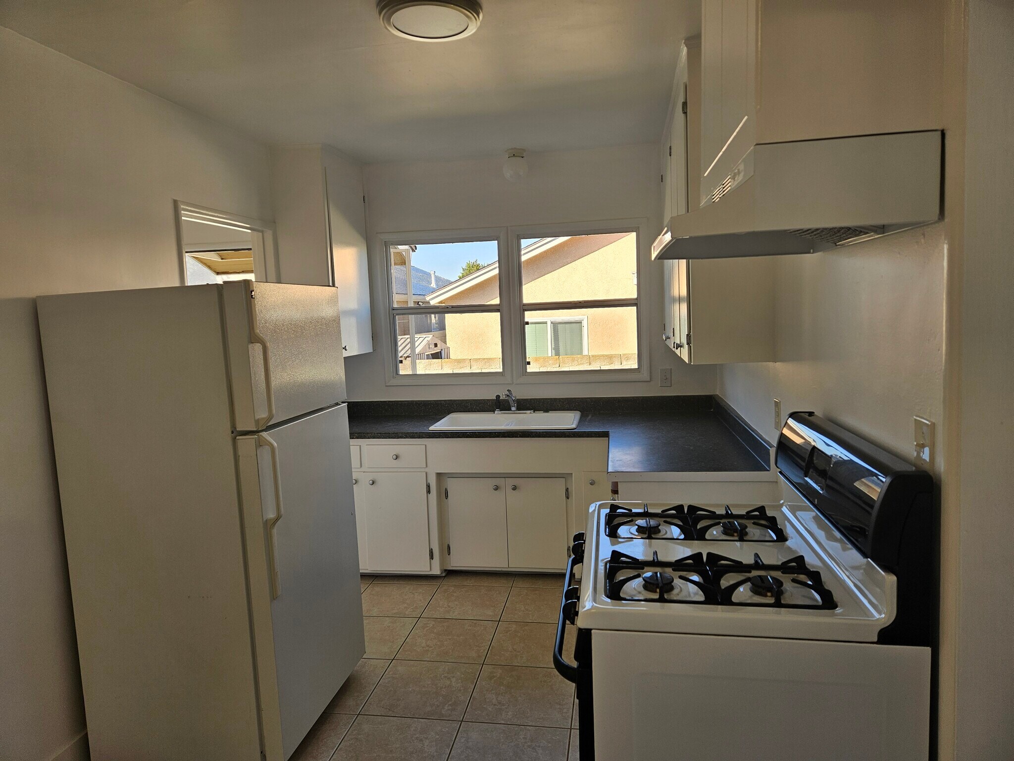 Kitchen - 25515 Senator Ave