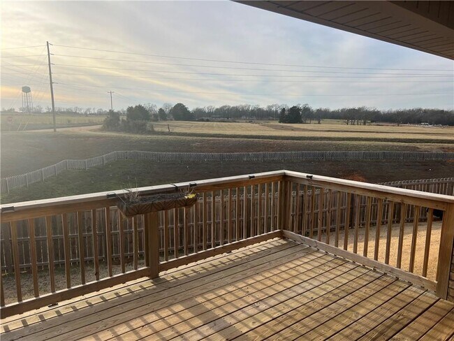 Building Photo - 818 MacDonald Dr