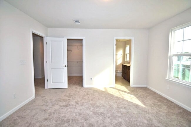 Building Photo - Gorgeous 4BR/2.5BA home in Three Rivers, triple Rockvale schools, neighborhood pool!