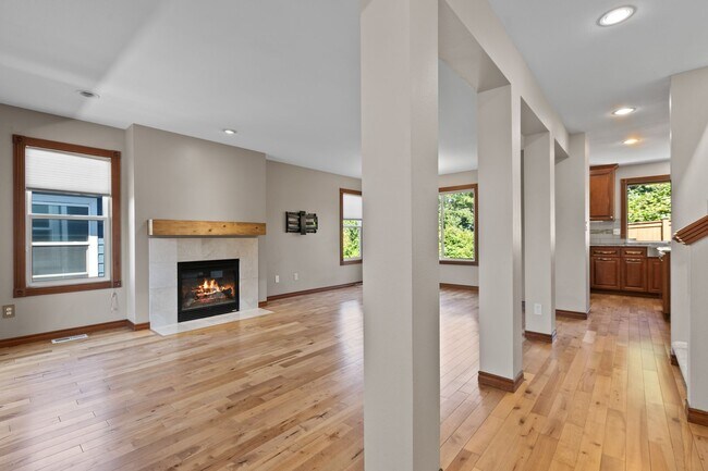 Building Photo - 3Bd/3Ba Seattle House