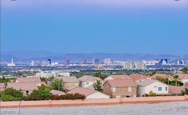 Building Photo - 600 Carriage Hill Dr