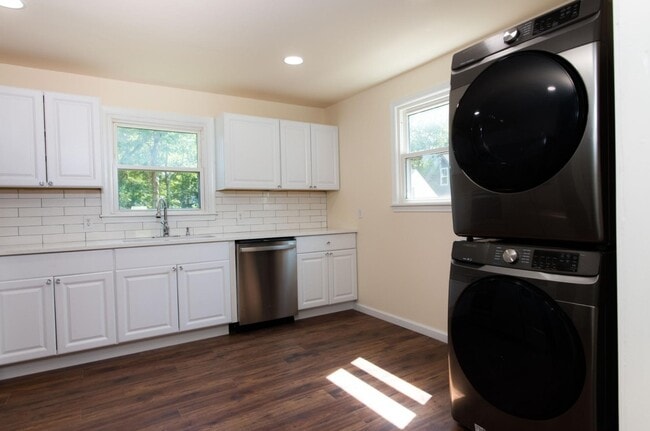 Kitchen - 2226 Cruzen St