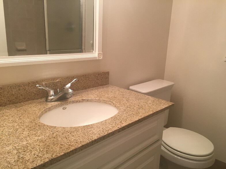 Building Photo - 310 Drummers Ln