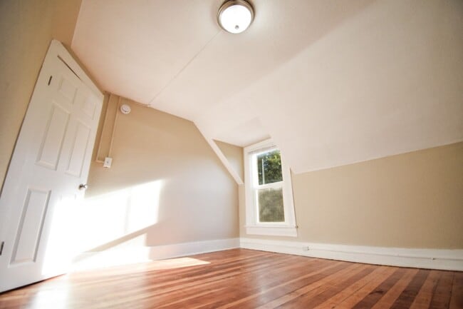 Building Photo - Beautiful 4 Bed 2 Bath Home in NE Portland!