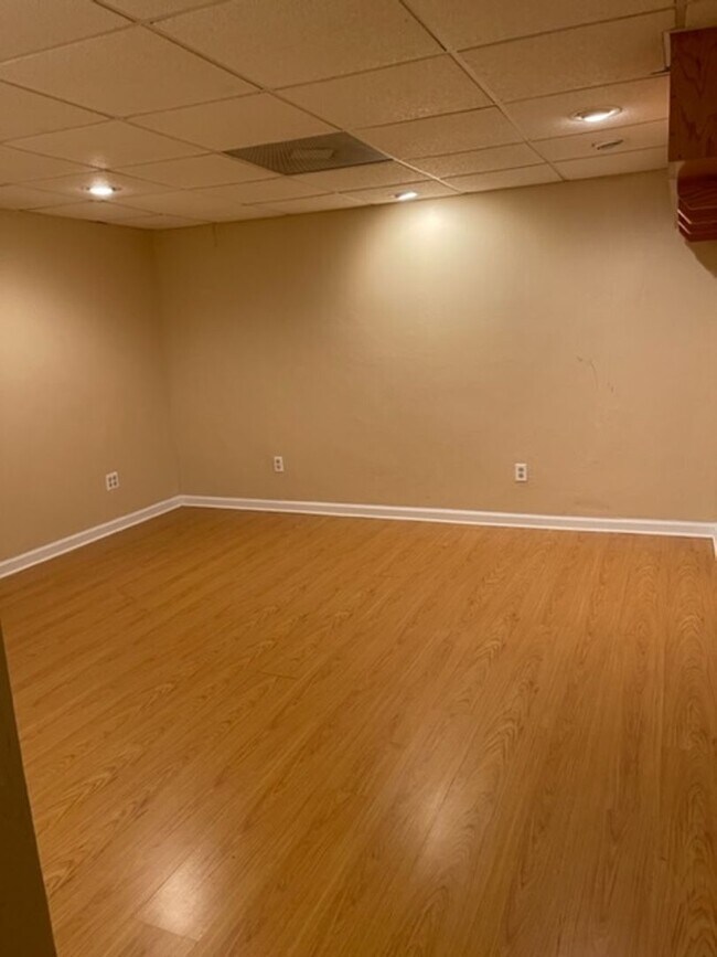 Building Photo - West Knoxville!  Short or long term lease options available .  2 bedroom with additional large bo...