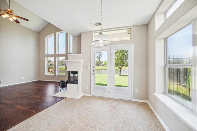 Building Photo - 30507 Russell Point Dr