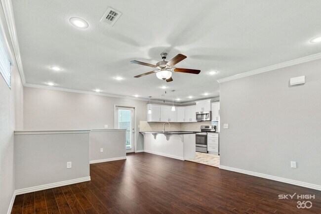 Building Photo - 532 Highland Ave