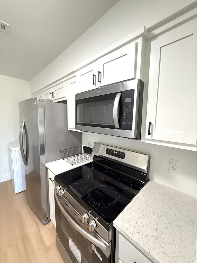 Building Photo - 1126 W Cato Springs Rd