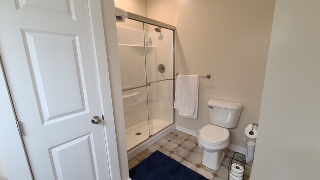Building Photo - DON'T MISS THIS ADORABLE TWO BEDROOM CLOSE...