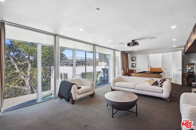 Building Photo - 9716 Oak Pass Rd