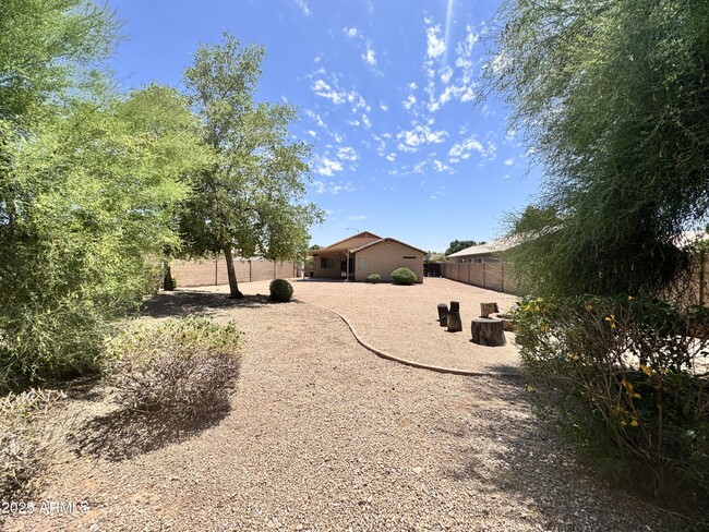 Building Photo - 9138 W Ross Ave