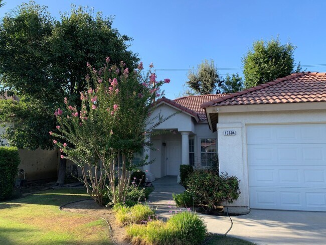 Building Photo - Beautiful Home Call 834-4202