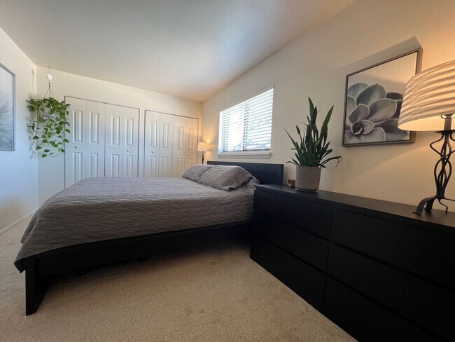 Building Photo - Spacious 4 Bed/3.5 Bath in Boulder - Available July 6th!