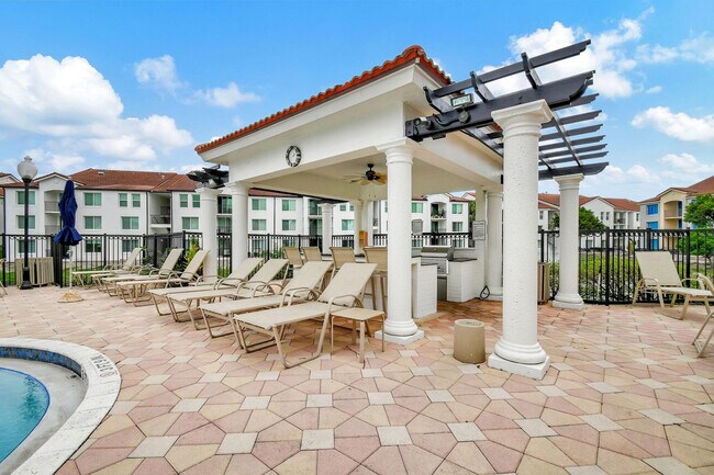 Building Photo - 1312 Villa Cir