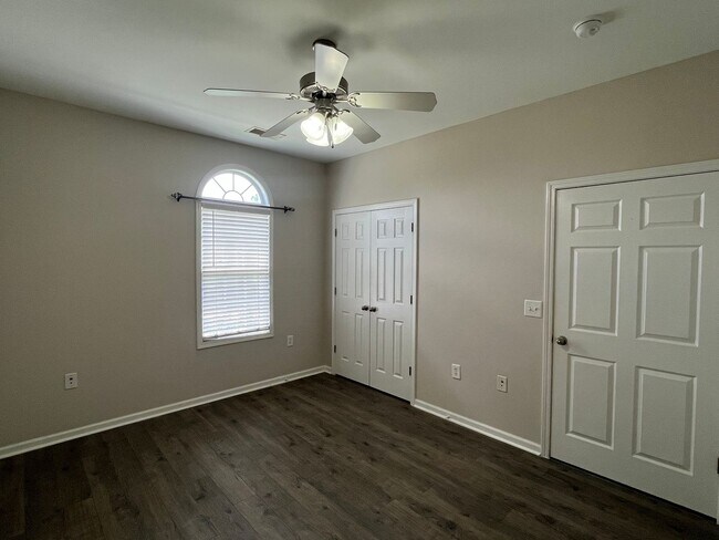 Building Photo - Spacious 2 Bed, 2 Bath Condo with Communit...