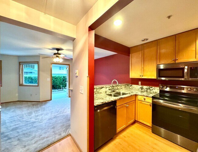 Building Photo - In town Kingston, walking distance to the Seattle and Edmonds ferry, main floor condo