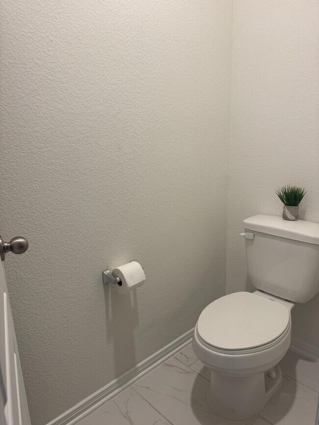 Building Photo - 4841 Sun Fls Dr