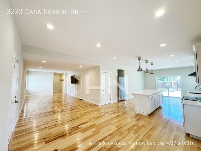 Building Photo - 3223 Casa Grande Dr