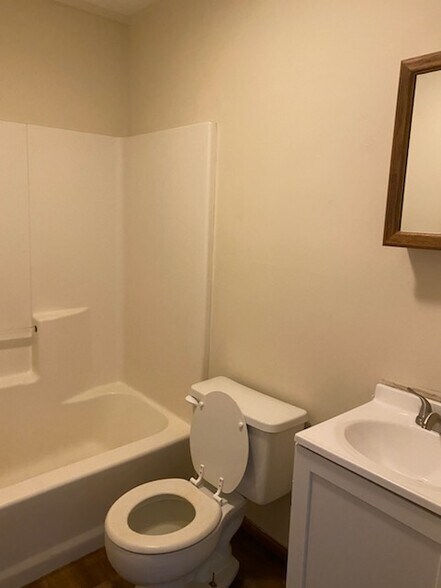 Building Photo - 817 N 900 E