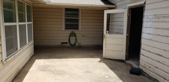 Building Photo - 1311 Patricia Dr