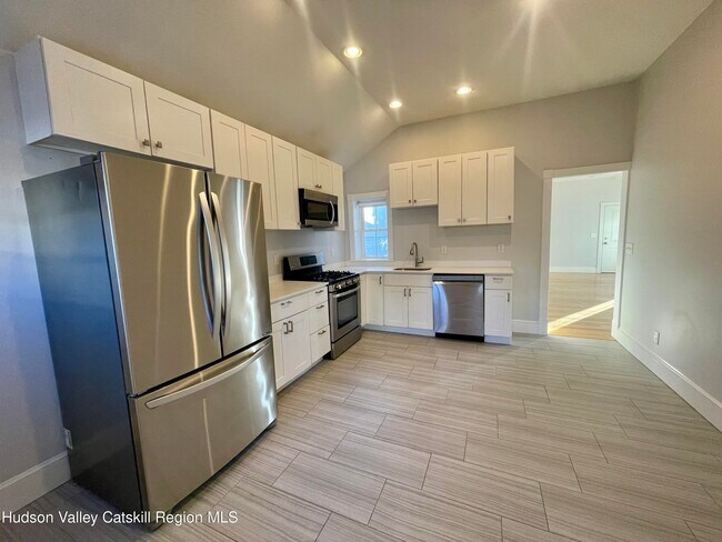 Building Photo - 536 Columbia St