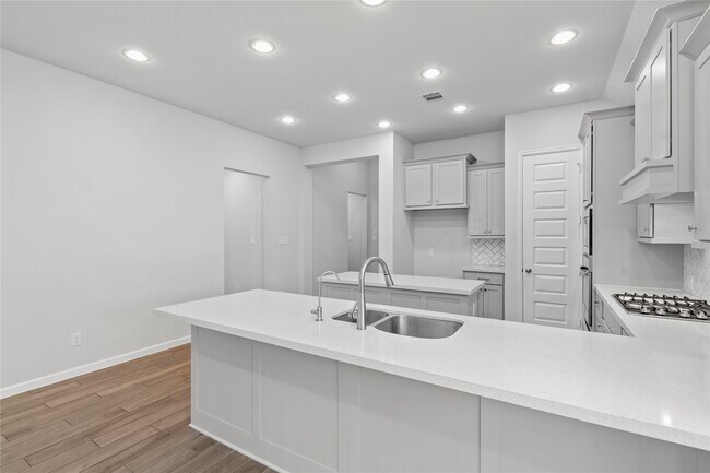 Building Photo - 5030 Morrison Dr