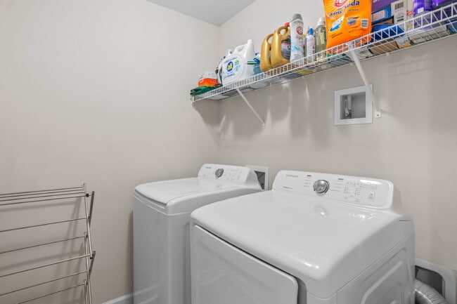Building Photo - Charming 3-Bedroom Home with Bonus Room in...