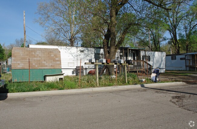 Building Photo - 1301 Delaware St