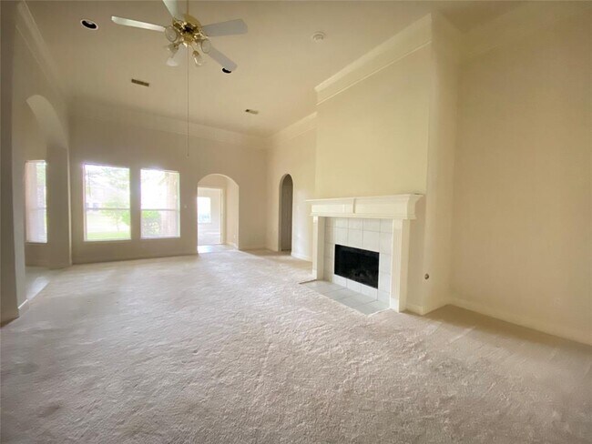 Building Photo - 10122 Meridian Lakes Dr