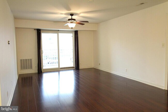Building Photo - 102 Chesterfield Ln