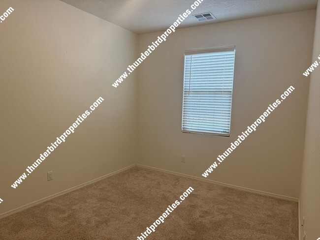 Building Photo - Great 4 bedroom home - Rio Rancho