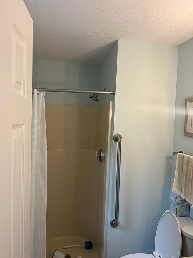 Building Photo - Fully updated 2Bd / 2Br Bassett Pond Condominium in West Yarmouth