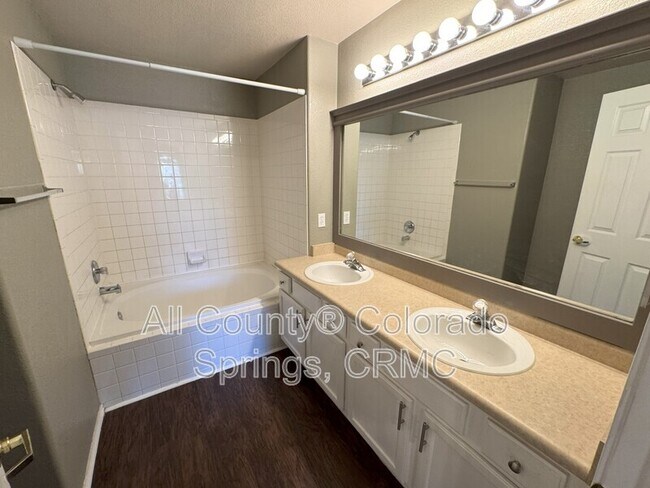 Building Photo - 3975 Rivera Grv