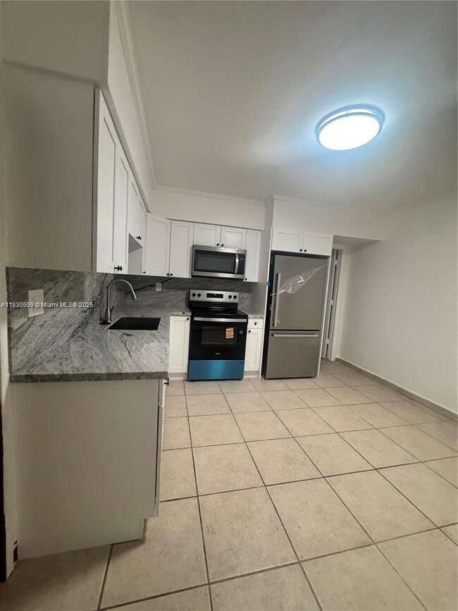 Building Photo - 539 W 40th Pl