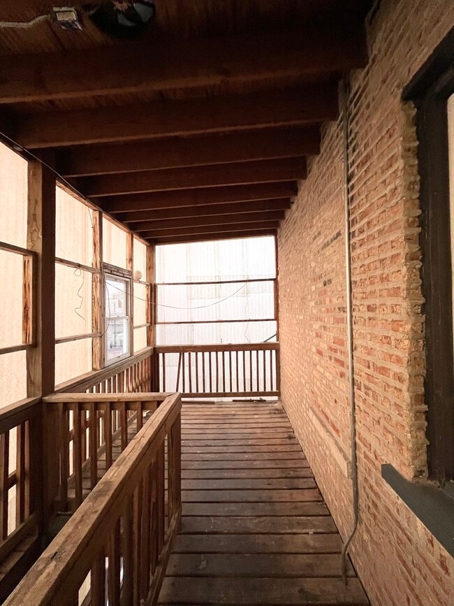 Building Photo - 1530 N Avers Ave