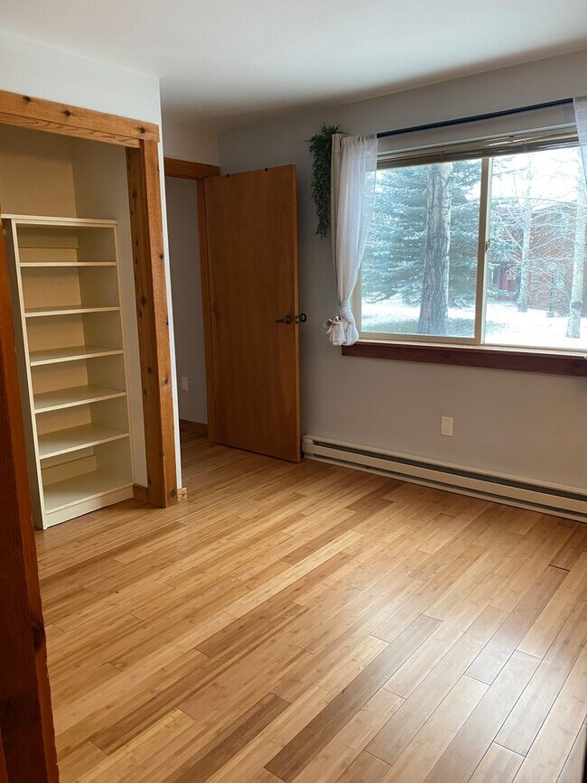 Building Photo - Beautiful 3BR, 2Bathroom Condo Located in Victor, ID.