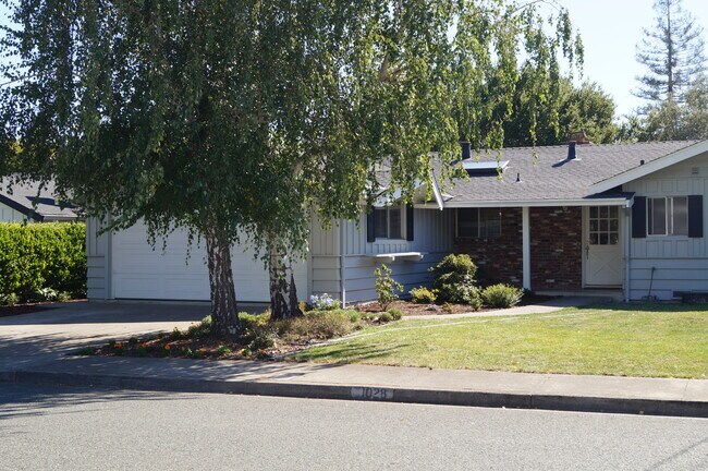 Primary Photo - 1028 Sanders Dr