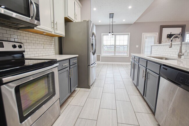 Building Photo - Pet Friendly Four Bedroom!