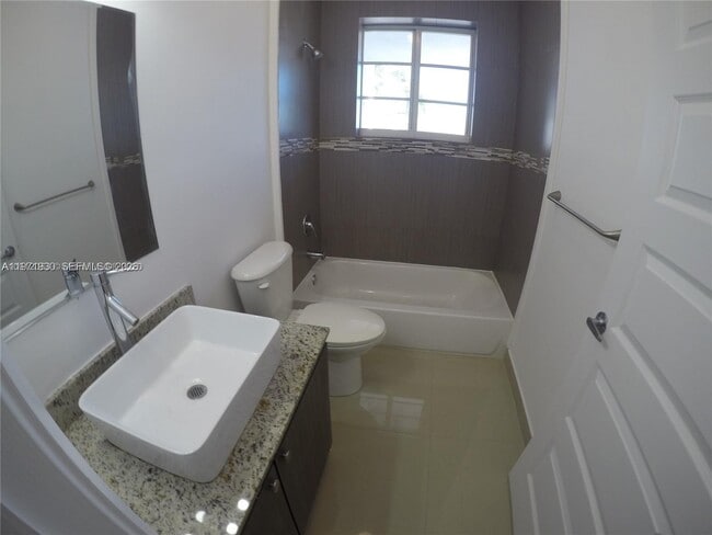 Building Photo - 540 74th St