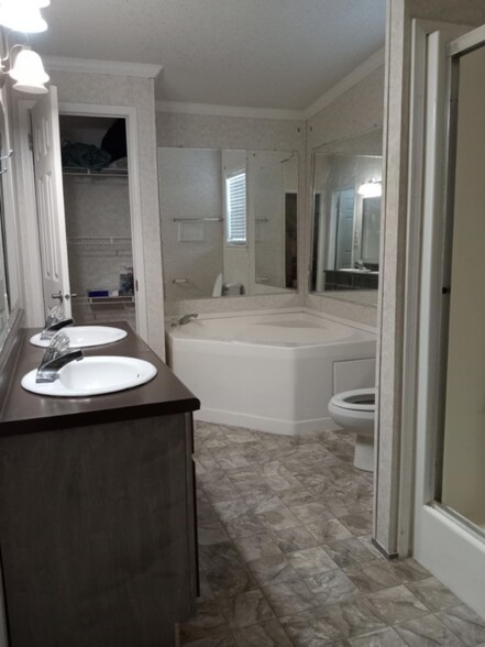 Building Photo - 580 Avery Cir