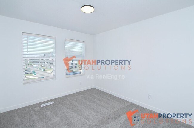 Building Photo - 3069 N 300 W