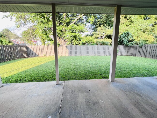 Building Photo - 114 Summer Pointe Ln NW